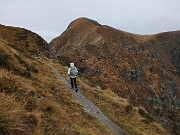 40 Oltre il Passo del Toro (1945 m) 